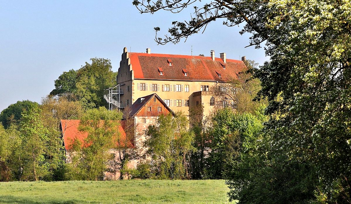 Ferienwohnung / Appartementhaus Laura Sophia in Bad Bocklet bei Bad Kissingen - schloss-aschach2.jpg