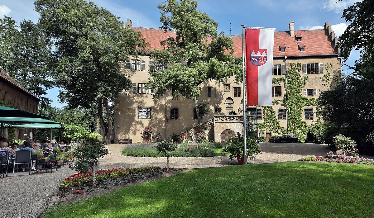 Ferienwohnung / Appartementhaus Laura Sophia in Bad Bocklet bei Bad Kissingen - schloss-aschach3.jpg